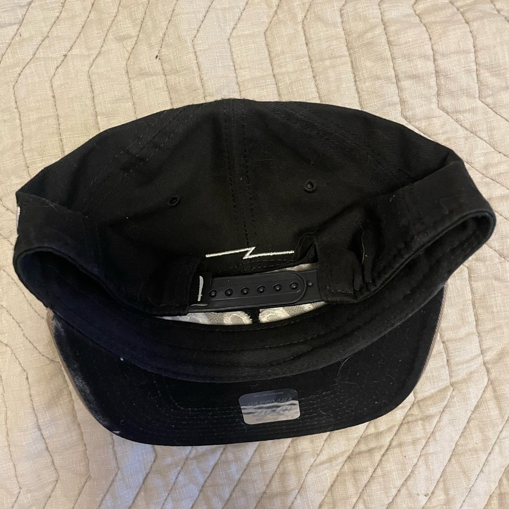 Adjustable hat - Picture 2 of 2